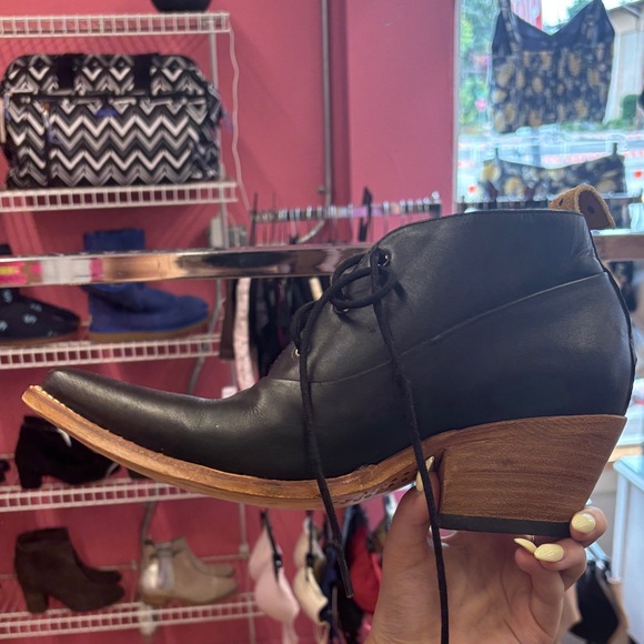 Stylish Black Heeled Boots for Women - Picture 3 of 6